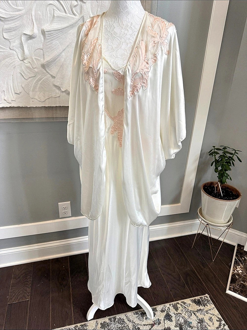 VTG Natori 2pc Peignoir Nightgown/slip dress & Robe Set Cream Pink Lace Applique